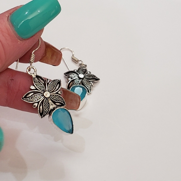Chalcedony earrings, blue chalcedony flower earrings, 925 chalcedony earrings - Picture 8 of 11